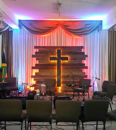 Cross Stage Design, Pulpit Design Church Stage, Church Backdrop Ideas, Church Backdrop Stage Design, Easter Church Flowers, Church Stage Design Ideas Backdrops, Church Backdrop, Biker Decor, Church Stage Decor