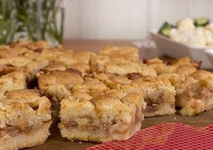 Six in the Suburbs: So-Simple Apple Squares Baking With Apples, Macintosh Apples, Apple Squares, Healthy Apple Desserts, Apple Square, Macintosh Apple, Cooking Advice, Fiber Rich Foods, Easiest Apples