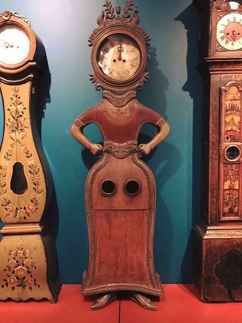 Museum Of Curiosity, Grandmother Clock, Weird Furniture, Unusual Furniture, Whimsical Furniture, Cool Clocks, Time Keeper, Clock Art, Antique Clocks