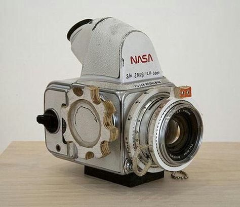 Hasselblad Camera, Space Camera, Dslr Quotes, Fotocamere Vintage, Dslr Photography Tips, Nasa Images, Antique Cameras, Camera Photos, Camera Dslr