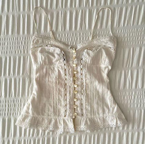 Lace Clothes Aesthetic, 2000s Tops Aesthetic, Dainty Tops, Coquette Top, Lacy White Top, Lacy Tops, 2000s Fashion Outfits, Brandy Melville, Going Out Outfits