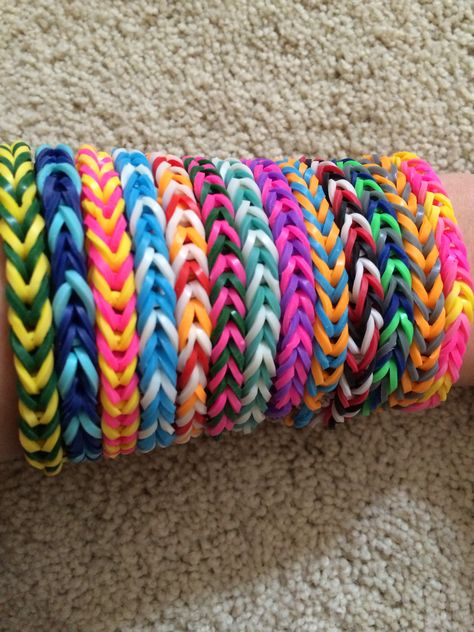 Rainbow Loom Fishtail Tutorial, Loom Band Bracelets Color Ideas, Loom Band Colour Ideas, Loom Braclets Ideas, Friendship Bracelets Loom Bands, Loom Bands Color Ideas, Rubber Band Bracelet Ideas Colors, Rainbow Loom Color Ideas, Loom Bracelets Color Combos