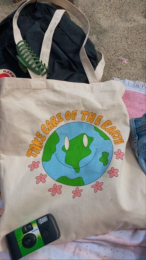 Painted Tote Bags Ideas, Totebag Lukis, Handpainted Tote Bags, Bag Painting, Earth Month, Birthday Presents For Friends, Couples Halloween Outfits, Painted Tote, Puffy Paint