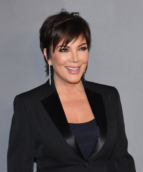 Kris Jenner, Matriarch Of Reality TV, Addresses The KUWTK Legacy Coming To An End #refinery29 https://www.refinery29.com/en-us/2020/09/10016281/kris-jenner-keeping-up-with-the-kardashians-ending-response Kris Jenner Costume, Kris Jenner Makeup, Chris Jenner, Kris Jenner Haircut, Kris Jenner Hair, Kris Kardashian, Kris Jenner Style, Hairstyle Bob, Jenner Hair