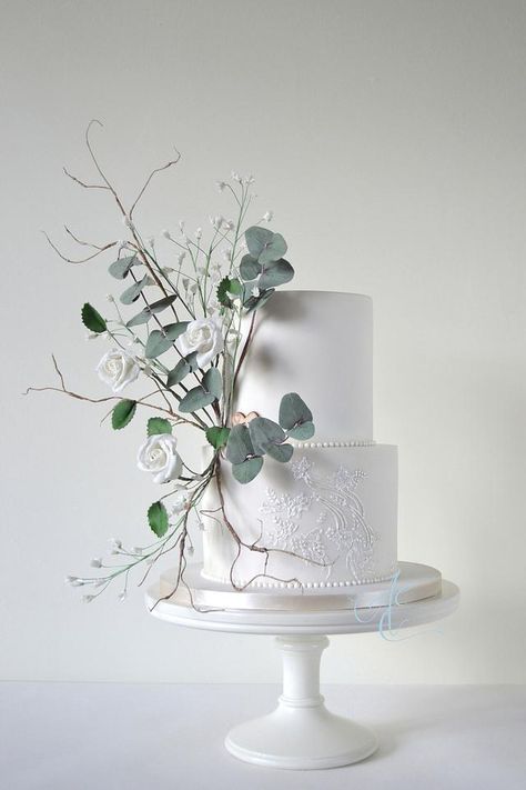 Eucalyptus Cake Decor, Cake Eucalyptus, Eucalyptus Wedding Cake, Wedding Cake Eucalyptus, Eucalyptus Cake, Greenery Wedding Cake, Greenery Cake, Fondant Leaves, Tire Cake