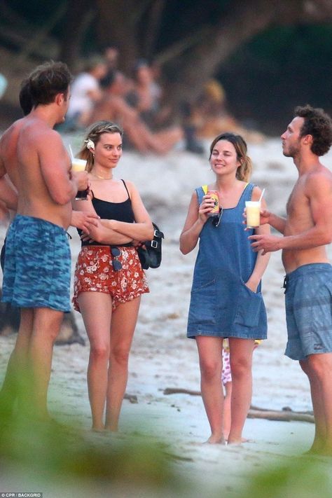 Margot Robbie on vacation 2018 Margot Robbie Tom Ackerley, Tom Ackerley, Garden Works, Assistant Director, Batman And Catwoman, Hailee Steinfeld, Monica Bellucci, Andrew Garfield, St Barth