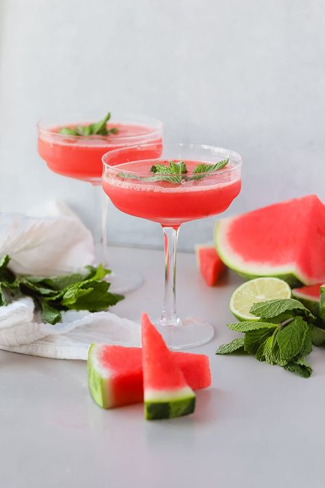 Watermelon Vodka Drinks Recipes, Summer Martini Recipes, Pink Lemonade Vodka Slush, Watermelon Vodka Drinks, Alcoholic Slushies, Watermelon Cocktail Recipes, Summer Cocktail Menu, Frozen Watermelon Margarita, Watermelon Martini