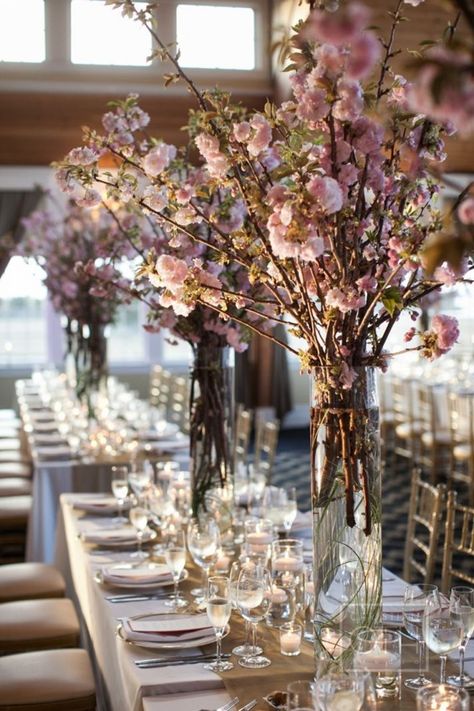 Cherry Blossom Wedding Centerpieces, Christmas Tree Inspiration Red And Gold, Cherry Blossom Centerpiece, Spring Wedding Centerpieces, Cherry Blossom Theme, Wedding Flower Guide, Tall Wedding Centerpieces, Tree Inspiration, Tafel Decor