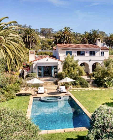 Spanish Style Mansion, Malibu House, Spanish Style Architecture, Mansion Exterior, Mediterranean Architecture, Spanish Style Home, Spanish Style Homes, Santa Barbara California, Mediterranean Home