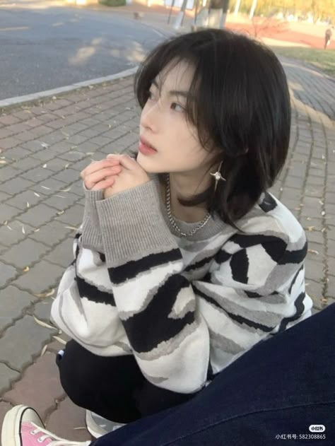 Haircut V, Shortish Hair, Tomboy Haircut, Short Hair Tomboy, Korean Short Hair, Hair Style Korea, Asian Short Hair, Hair Inspiration Short, Hairstyles For Layered Hair