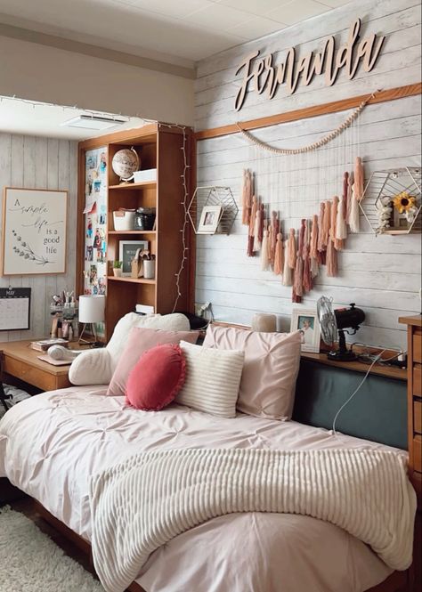 Dorm Room Ideas Blue, Neutral Dorm Room Ideas, Neutral Dorm Room, Room Ideas Blue, Neutral Dorm, Dream Dorm Room, Cozy Dorm Room, Dream Dorm, Dorm Sweet Dorm