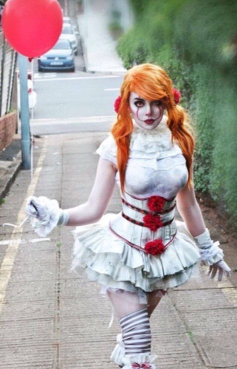 Pennywise 2017, Pennywise Halloween, Halloween Costumes Women Scary, 2017 Halloween Costumes, Fashion Costume Halloween, Creepy Halloween Makeup, Diy Costumes Women, Female Clown, Diy Halloween Costumes For Women