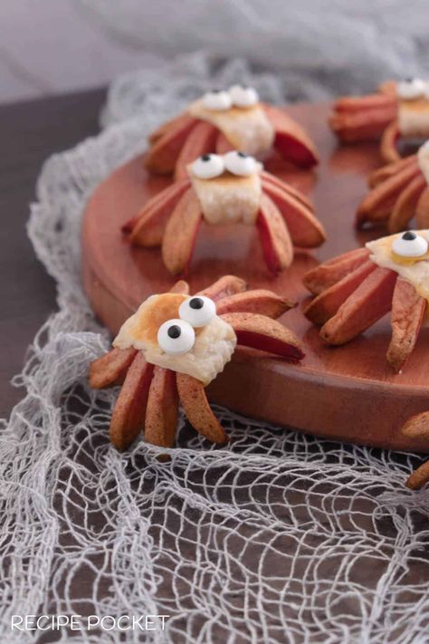 Spider Hot Dogs | Recipe Pocket Hot Dog Spiders, Hot Dog Octopus, Octopus Hotdogs, Halloween Hotdogs, Mummy Hot Dogs, Spooky Dinner, Easy Halloween Snacks, Pastry Appetizer, Fun Halloween Food