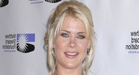 Alison Sweeney Alison Sweeney, Allison Janney, First Tv, Hair Color Blue, Tap Dance, Famous Americans, Reality Tv Shows, Reality Tv, Blue Hair