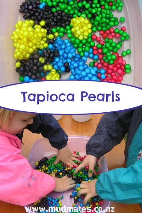 Tapioca Pearls - Mud Mates Messy Play Blog. This is a super fun sensory play activity and really isn’t too messy at all. The tapioca balls are such a fun sensory material. They’re soft and squishy and sticky and great fun to play fun. Slip on your child's Mud Mates first to protect their clothes and save you washing! Sticky Sensory Activities, Tapioca Sensory Play, Tapioca Pearls Sensory Play, Cheap Sensory Bin Ideas, Edible Sensory, Messy Play Activities, Sensory Tray, Play Activity, Messy Kids