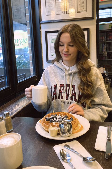 Instagram: olly.papkova 🤍 New York. Breakfast. Brunch. Photo idea. Picture idea. Simple photo ideas. Grey hoodie, Harvard hooded. Sweatshirt. Coffee. Waffles. Ootd. NYC. Fall vibe. Fall outfit. Neutral vibes. Visual. Aesthetic. Beige aesthetic Harvard Hoodie Aesthetic, Harvard Hoodie Outfit, Harvard Sweatshirt Outfit, Harvard Outfit, Simple Photo Ideas, New York Breakfast, Coffee Waffles, Harvard Hoodie, Neutral Vibes