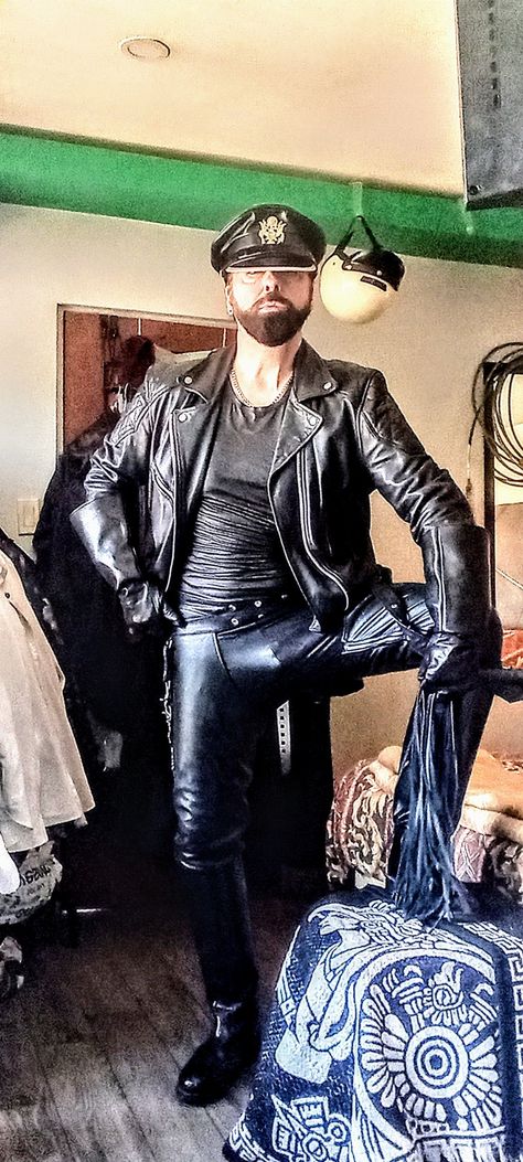 Leather Daddy, Leather Fashion Men, Leather Tops, Leather Clothes, Bear Leather, Mens Leather Clothing, Horse Riding Clothes, Biker Leather Jacket, Mens Leather Pants