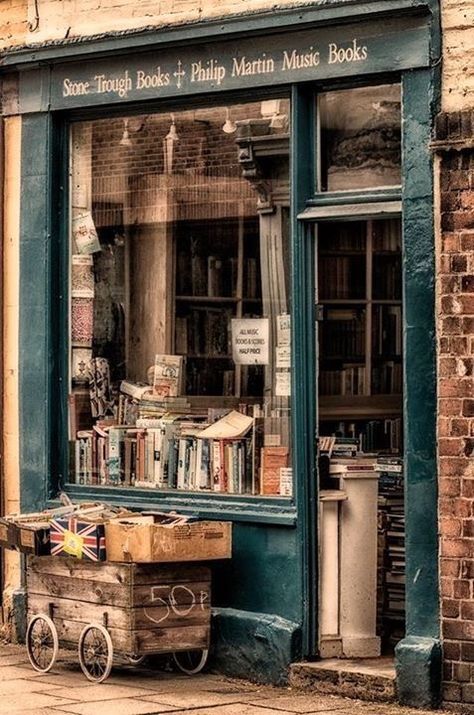 Old Books Old Book Store, Book Cafe, Shop Fronts, Notting Hill, Book Store, Book Nooks, Old Books, Library Books, Street Scenes