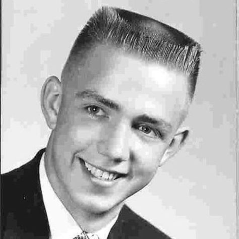 perfect flattop haircut....yes, i know this is a repeat, but i never get tired of this pic....lol Navy Haircut, 80s Haircuts, Flattop Haircut, White Hair Men, Side Haircut, Top Hairstyles For Men, Flat Top Haircut, Military Haircut, Baby Boy Haircuts