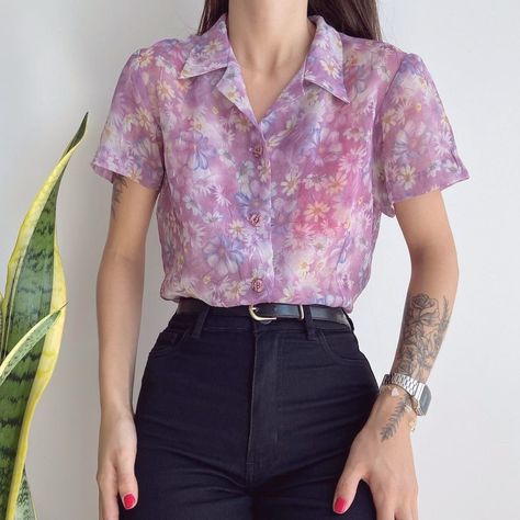 Floral Button Up Shirt Outfit, Floral Shirt Outfit, Button Up Shirt Outfit, Cotton Short Tops, Button Down Outfit, Floral Button Up Shirt, Airbrush App, Afro Style, Fashion Grunge