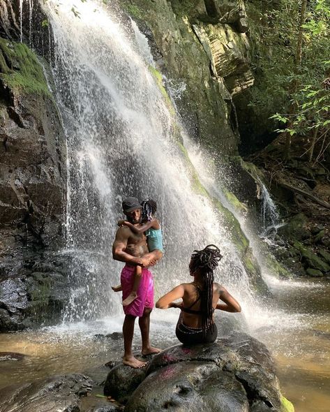 Black Family Travel Aesthetic, Island Family Aesthetic, Black Family Vacation Aesthetic, Family Trips Aesthetic, Black Family Vacation, Black Family Travel, Family Vacation Aesthetic, Black Family Aesthetic, Black Motherhood