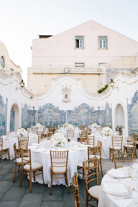 Portugal Wedding, Wedding Company, Bridal Musings, Tables And Chairs, Salou, Wedding Destination, Wedding Locations, Wedding Tips, Wedding Favor