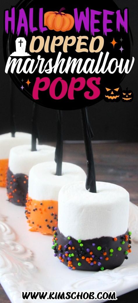 I really love these Halloween marshmallows pops because they are not only fun to make but are quick and taste delicious. With just a few simple ingredients, you can create these large easy Halloween marshmallow pops dipped in candy melts and covered in sprinkles. Halloween Marshmellow Ideas, Marshmellow Halloween Treat, Halloween Dipped Marshmallows, Decorated Marshmallows Pops, Recipes With Large Marshmallows, Giant Marshmallow Ideas, Halloween Marshmallows Ideas, Halloween Chocolate Covered Marshmallows, Halloween Marshmallow Pops