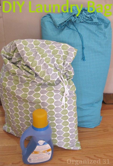 DIY Laundry Bag - Organized 31 Laundry Bags Diy, Tips Menjahit, Pillow Cases Diy, Laundry Bags, King Size Pillows, Diy Laundry, Travel Diy, Diy Pillows, Sewing Projects For Beginners