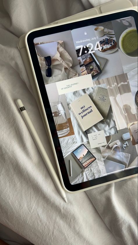 Working On Ipad Aesthetic, Making A Vision Board Aesthetic, Wallpaper Ipad Air Aesthetic, Ipad Girl Aesthetic, Vision Board Ipad, Ipad Study Aesthetic, Ipad Vision Board, Ipad Aesthetic Organization, Tablet Aesthetic