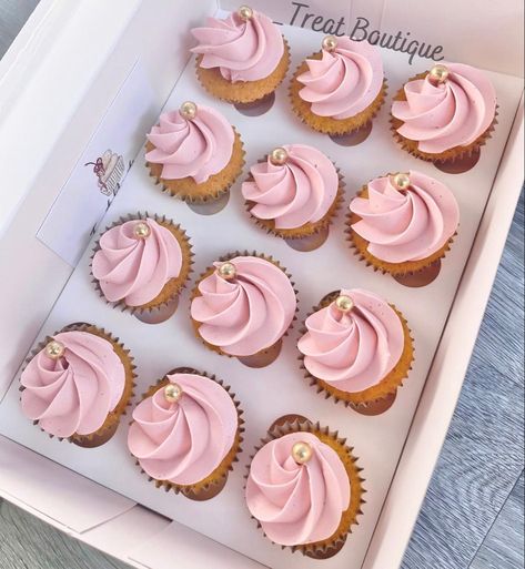 Pink And Gold Cupcakes, Cake Shop Interior, Valentines Cakes And Cupcakes, Valentines Cakes, Dessert Soap, Cupcake Container, Gold Cupcakes, Birthday 5, Cupcake Cake Designs