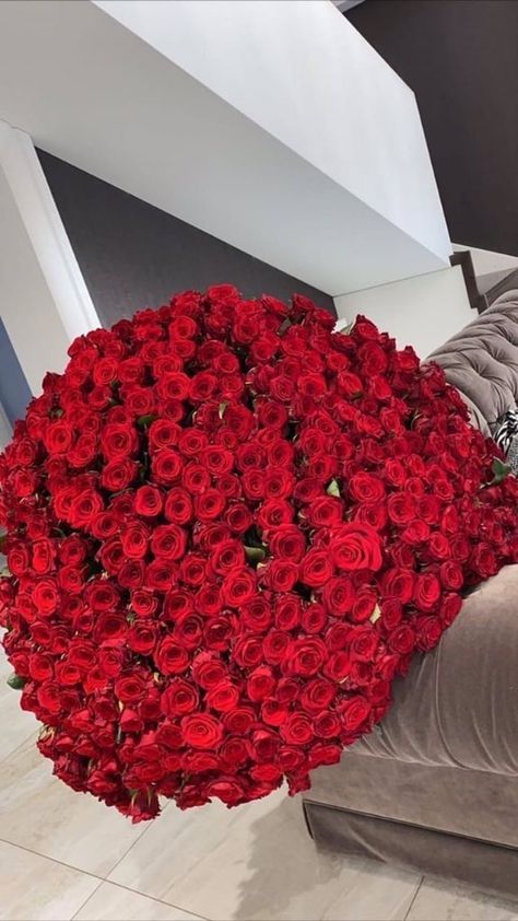 Black Relationships, Luxury Flower Bouquets, Money Flowers, Red Rose Bouquet, Flowers Bouquet Gift, Flower Therapy, Beautiful Bouquet Of Flowers, Luxury Flowers, Beautiful Rose Flowers