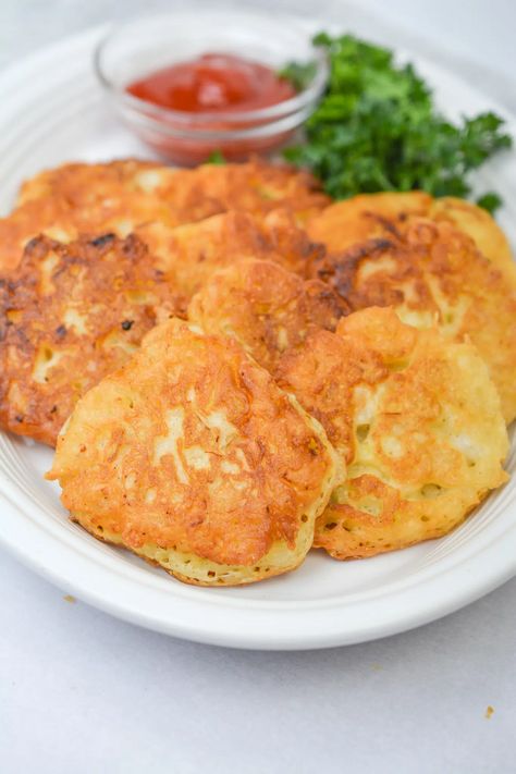 These savory onion patties are the perfect side dish to any meal! They're quick and easy to make, and can be tailored to your liking with different seasonings. Give them a try today! Amish Onion Patties Recipe, Onion Patties, Dinner Today, Creative Snacks, Patties Recipe, Quick Appetizers, Amish Recipes, Fried Vegetables, Fried Onions