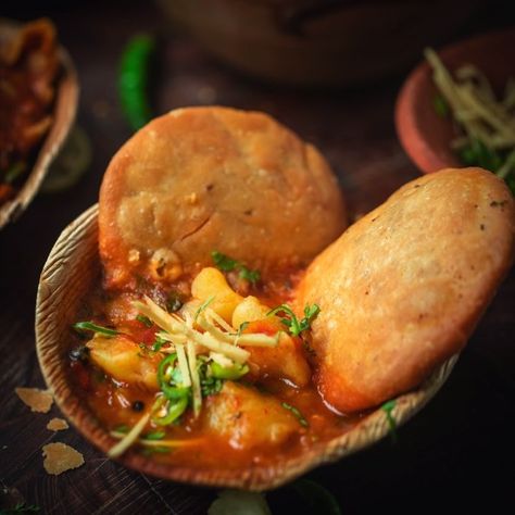 Delhi waali khasta kachori by Chef @sanjyotkeer . . . . #foodie #foodislife #foodporn #igfood #delicious #fresh #foodlover #ilovefood… Khasta Kachori Recipes, Delhi Chaat, Khasta Kachori, Desi Street Food, Open Garden, Garden Restaurant, Vegetarian Fast Food, Food Lab, Healthy Lifestyle Food