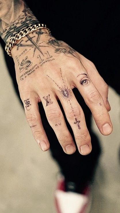 Man With Tattoos, Tato Salib, Tato Minimal, Tato Jari, Pola Tato, Hand And Finger Tattoos, Wrist Tattoos For Guys, Tato Lengan, Small Hand Tattoos