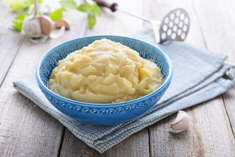 Mashed Potatoes Recipe Chicken Broth, Mashed Potatoes With Chicken Broth, Potatoes With Chicken Broth, Mashed Potato Hacks, Mashed Potatoes With Chicken, 30 Minute Meals Rachel Ray, Frozen Mashed Potatoes, Reheat Mashed Potatoes, Garlic Mashed Potatoes Recipe