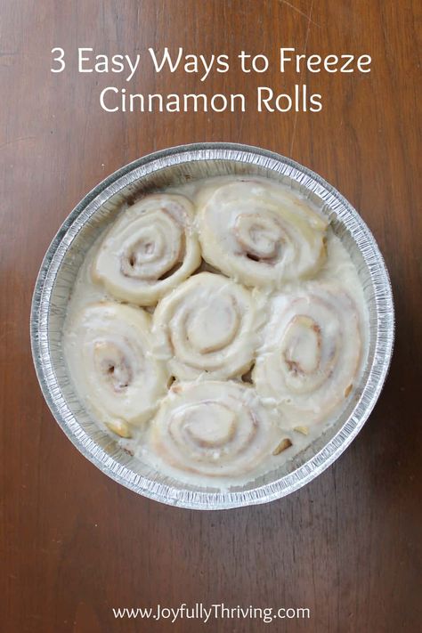 I've always wondered how to freeze cinnamon rolls! Now that I know how to freeze cinnamon rolls, I can enjoy homemade cinnamon rolls easily in the morning! #homemadecinnamonrolls #freezercooking #cinnamonrolls Freeze Cinnamon Rolls, Cinn Rolls, Bread Machine Cinnamon Rolls, Cinnamon Roll Frosting, Sunday Prep, Ww Breakfast, Freezer Food, Freezer Recipes, Cinnamon Roll Dough