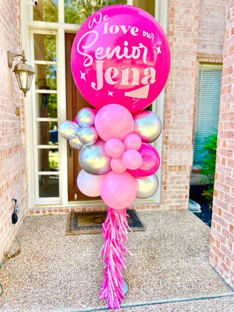 Congrats Grad Balloons, Senior Balloon Bouquet, Graduation Balloon Bouquets, Congrats Balloons, Graduation Balloon Decorations, Pink Grad Party, Graduation Balloon Garland, Centerpieces Balloons, Outdoor Graduation Party Decorations