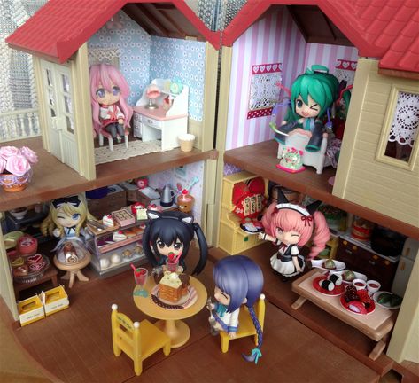 Nendoroid Gakuen Nendoroid Room Ideas, Nendoroid Doll House, Nendoroid Display Ideas, Nendoroid House, Nendoroid Display, Figure Collection Display, Doll Display Ideas, Nendoroid Collection, Nendoroid Anime