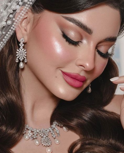 Makeup looks/ makeup ideas/ eye makeup/ eye shadow looks/ lips/ lipsticks/ liparts /hairstyles/ earrings/ pink /jewelry /diamonds/ necklace Turkish Makeup, Cinderella Makeup, Cinderella Prom, Bride Hairstyles With Veil, Wedding Makeover, Straight Eyebrows, Plain Wedding Dress, Bridal Makeup Natural, Arabian Women