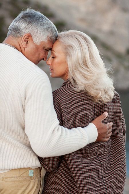 Older Couple Wedding, Old Couple Photography, Older Couple Poses, Older Couple Photography, Grandparents Photography, Shooting Couple, Grandparent Photo, Big Family Photos, Older Couple