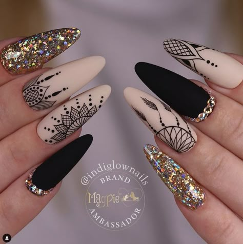 Henna Nail Art, Lace Nail Design, Mandala Nails, Indian Nails, Quick Nail Art, Henna Nails, Boho Nails, Elegant Nail Designs, Lace Nails