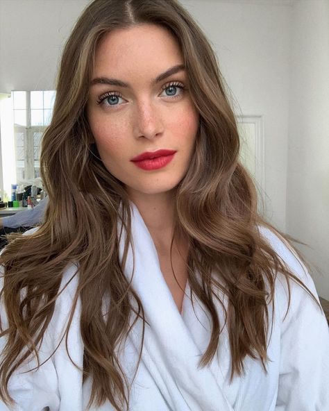 Marion Pascale on Instagram: “#🌹 #🦋” Lily Pilly, Beautiful Brunette Hair, Color 2025, Light Browns, Warm Brown Hair, Beautiful Brunette, Brown Hair With Blonde Highlights, Pretty Faces, Jessica Chastain