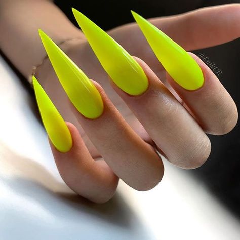 The Modern Side of Yellow Aesthetic: From Nail Designs to Outfits And Decor #nails Elite Nails, Gel Polish Designs, Neon Green Nails, Nail Art Diy Easy, Yellow Nails Design, Ombré Nails, Art Designs Ideas, Spring Nail Trends, Glow Nails