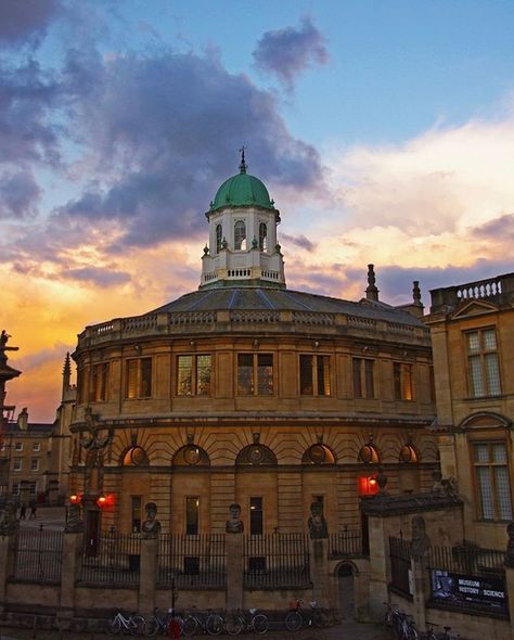 Sheldonian theatre Sheldonian Theatre, Globe Theatre London, West End Theatre, Palace Theatre Manchester, Minack Theatre Cornwall, Oxford, Louvre, England, Building