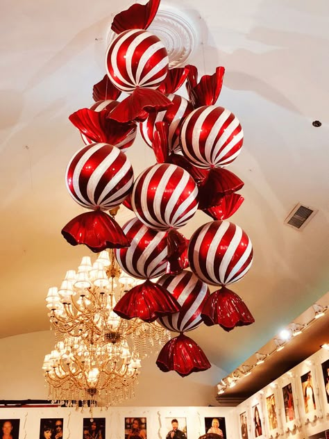 Christmas Balloon Decorations, Weekend Inspiration, Peppermint Christmas, Christmas Balloons, Candy Christmas Decorations, Grinch Christmas, Christmas Tree Themes, Make Memories, Christmas Candy Cane