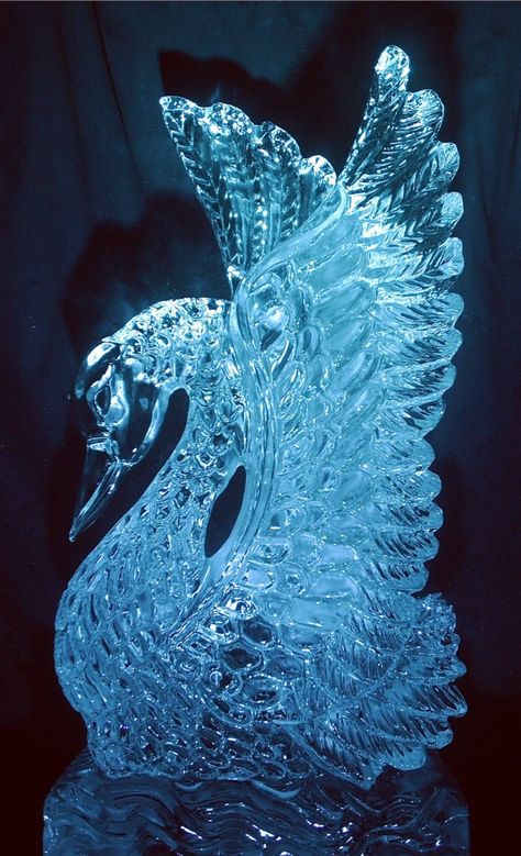 Airbrush Techniques, Ice Sculpture Wedding, Ice Carving, Winter Art Projects, Snow Sculptures, Ice Art, Ice Sculpture, Ice Plant, Ice Castles