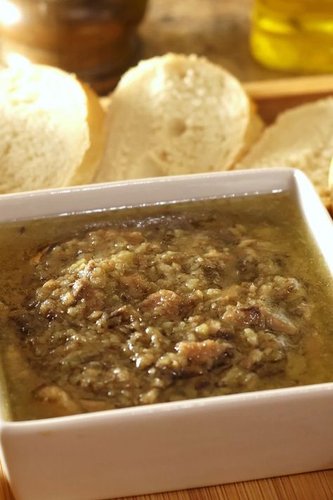 Bagna Calda (Italian Garlic-Anchovy-Sardine Appetizer) Anchovies On Toast, Anchovy Paste Recipes, Sardine Appetizer, Anchovy Appetizer, Anchovy Dip, Anchovies Recipes, Bagna Cauda Recipe, Eel Recipes, Italian Dip