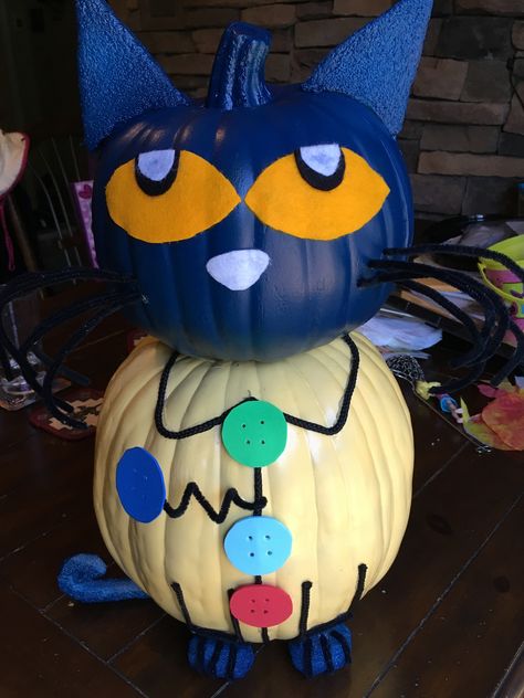 Pete The Cat Pumpkin, Halloween Pumpkin Painting Ideas, Pumpkin Story, Halloween Pumpkin Painting, Painted Pumpkin Ideas, Book Character Pumpkins, Story Book Pumpkin, Cat Pumpkin Carving, Creative Pumpkin Painting