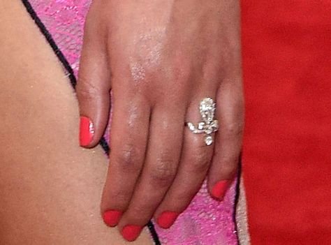 FKA Twigs' Unique Engagement Ring From Robert Pattinson: See a Close-Up and Find Out What It's Worth! Meghan Markle Engagement, Celebrity Rings, Robert Pattinson And Kristen, Twig Engagement Ring, Fka Twigs, Traditional Engagement Rings, Engagement Celebration, Celebrity Engagement Rings, Engagement Ring Shapes