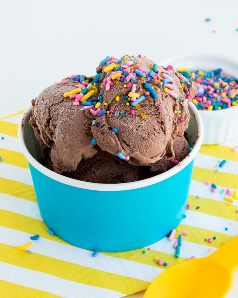 No+Churn+Chocolate+Ice+Cream+Recipe+[with+sprinkles!] | Sweets & Treats Ice Cream Recipe No Churn, No Churn Chocolate Ice Cream, Churn Ice Cream Recipes, No Churn Ice Cream Recipes, Churn Ice Cream, Cookie Dough Frosting, Chocolate Ice Cream Recipe, Sorbet Ice Cream, Ice Cream Maker Recipes